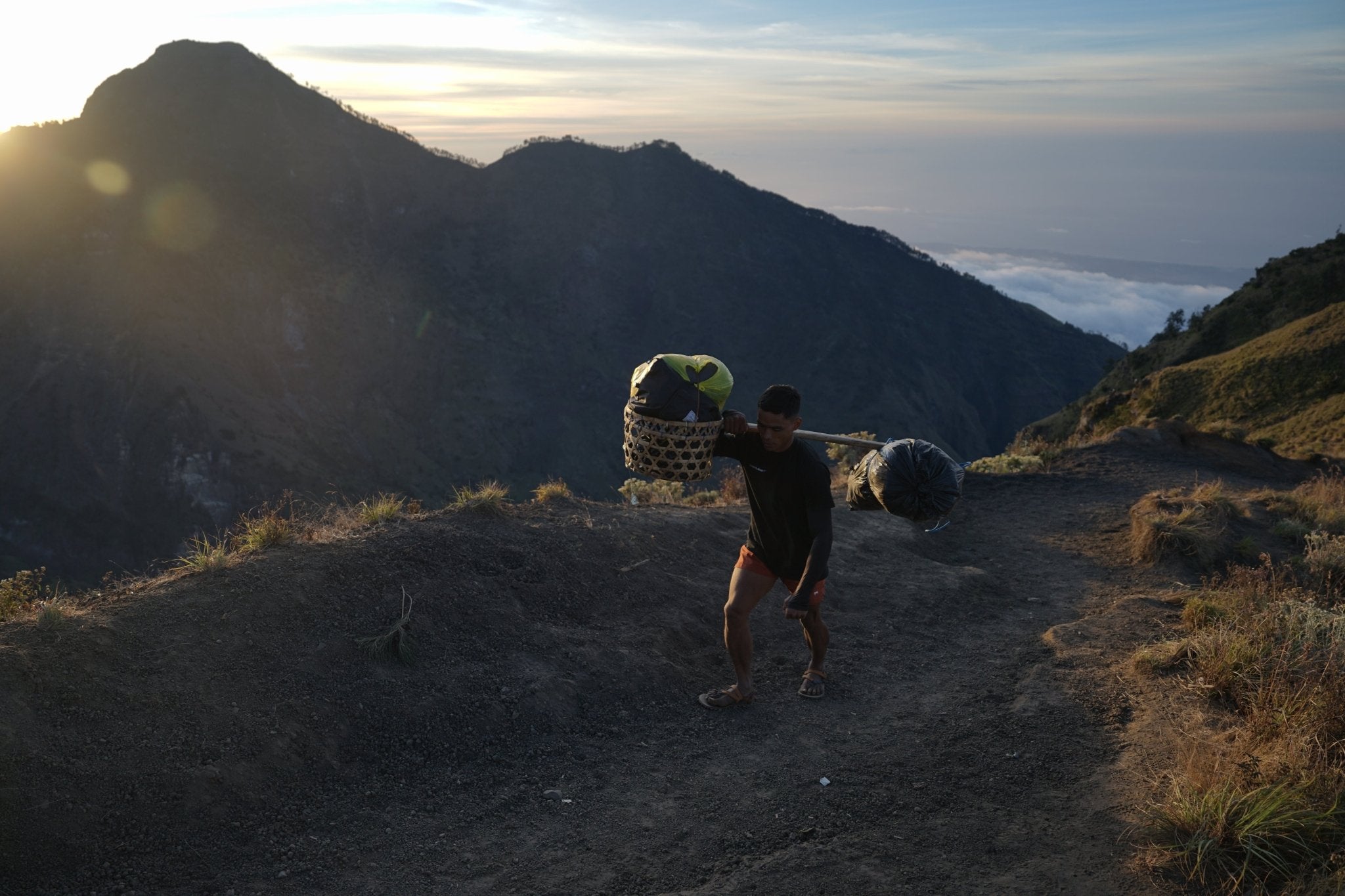 Jejak All Terrain New Colors: Merayakan Kekuatan Alami Bersama Porter Rinjani - Pyopp Fledge Barefoot